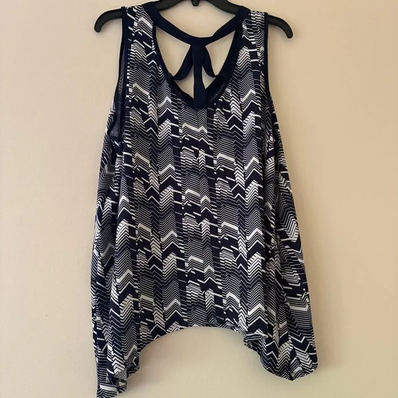 Front of Closet Navy Geometric Print Sleeveless Tank Top 2X - Picture 2 of 3